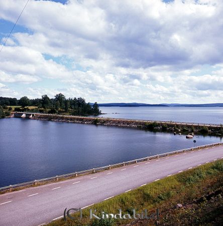 Kindavyer
raja
Råsöbro med vägen till Åtvidaberg till vänster i bild närmast kameran gamla vägen Kisa och Horn
Nyckelord: Råsöbro Kisa