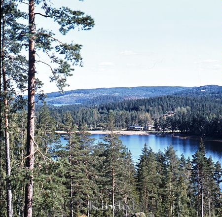 Kindavyer
raja
Foto taget på Pinnarp från berget mitt i mot badplattsen på andra sidan sjön 
Nyckelord: Pinnarp Kisa