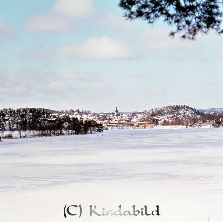 Kindavyer
raja
Vinterbild tagen från isen på Kisasjön mot Värgårdsskolan på motsatta sidan
Nyckelord: Värgårdsskolan Kisa