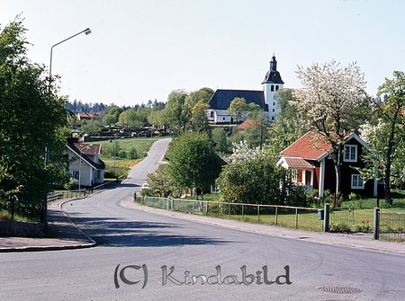 Kindavyer
raja
Bild tagen från korsningen Tallgatan och Fimongatan mot Kisa kyrka
Nyckelord: Tallgatan Kisa