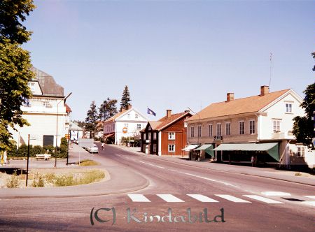 Kindavyer
raja
Storgatan mot norr med Cafe Columbia mitt i bild
Nyckelord: Storgatan Kisa