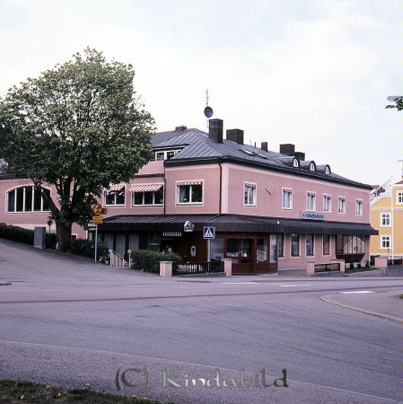 Kindavyer
raja
Kinda Sparbank i korsningen Torgatan och Grönedegatan
Nyckelord: Grönedegatan Kisa