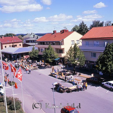Kindavyer
raja
Torggatan under pågående torghandel
Nyckelord: Torggatan Kisa