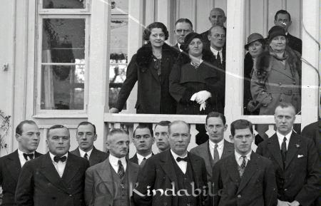Gruppfoto framför Kisa Tingshus
Nyckelord: Tingshuset Kisa