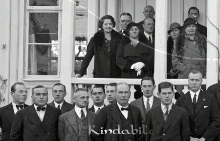 Gruppfoto framför Kisa Tingshus
Nyckelord: Tingshuset Kisa