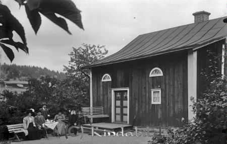 Bebyggelse Hus Grupporträtt Landskap
godj
Bebyggelse Hus Grupporträtt Landskap
Familjen Rosander Blomsfors Horn
Nyckelord: Bebyggelse Hus Grupporträtt Landskap