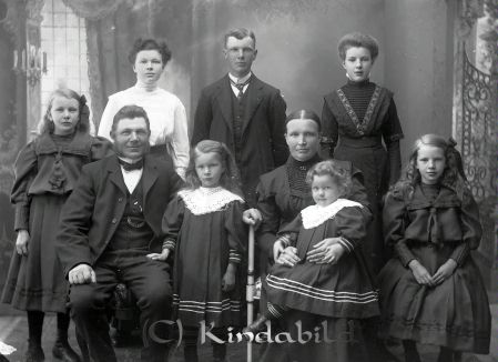 Familjen Per August och Augusta Nilsson
