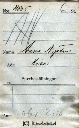 Anna Nysten
se Bild: Stahre - 4505 & 4946
Anna Nysten Gustavsson var född i Hag, Västra Eneby sn den 22 januari 1890. I unga år flyttade hon med föräldrarna, som var lantbrukare, till Höghult, Kisa sn och därefter till Farsbo, Kisa sn. 1912 emigrerade hon till Amerika och hade den stora oturen att hamna på det nya stora och moderna fartyget Titanic. Anna Nysten, överlevde katastrofen.
Nyckelord: Anna Nysten