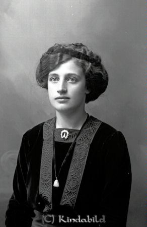 Signe Öberg Kisa
godj
Signe Öberg Kisa
gepe
Signe Amalia Öberg född 1891 i Bromma Stockholm.
1910 bor hon i Fridensborg Kisa hos fröken Fredrika Lovisa Andersson född 1857 i Gamleby
Nyckelord: Signe Öberg Kisa