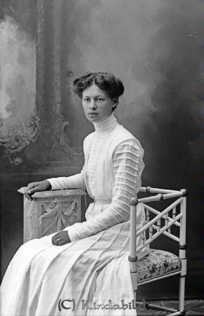 Elsa Stål Gäddefall
godj
Elsa Stål Gäddefall

raja
Elsa Ståhl född 1893-12-14 i Kisa dotter till Karl-Gustav Ståhl och Johanna Sjö.
 Källa: Kisa kyrkoarkiv 
Källa. Gerd Pettersson
Nyckelord: Stål Gäddefall