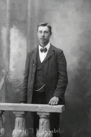 Axel Tidlund Verfveln
godj
Axel Tidlund Verfveln 

raja
Född 1883 i Västra Eneby och död 1964 i Krutebo 1:2 Verrveln Tidersrum. Ogift man.
Källa:Sv Dödbok 
Källa: Gerd Pettersson 

Nyckelord: Tidlund Verfveln Verveln
