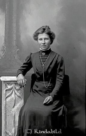  Paulina Johansson, Bredarp (Breddarp)
godj
Beställningstext: Paulina Johansson, Bredarp (Breddarp) 

raja
Susanna Paulina Johansson född 1892 i Kisa dotter till hemmansägare Johan Alfred Johansson född 1848 och Kristina Amalia Andersdotter född 1852 i Tidersrum.
Källa: SVAR Folkräkning 1910 
Källa: Gerd Pettersson 

Nyckelord: Johansson Bredarp Breddarp