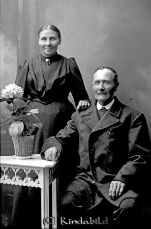 Alfr. Pettersson, Horn
godj
Beställningstext: Alfr. Pettersson, Horn 
Porträtt en man 1en kvinna
Nyckelord: Pettersson Horn