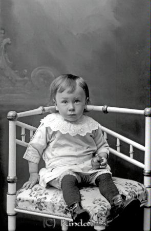 Germundsson Hagaborg
godj
Germundsson Hagaborg

raja
Olof Germundsson, son till Albert och Alida Germundsson.
 Albert var farbror till Bruno Germundsson.
 Olof var född 1910.
 Syskon till honom Karl Yngve född 1902 och Alva Valborg född 1904.
 Källa: Studiegruppen hembygdsgården 
Nyckelord: Germundsson Hagaborg