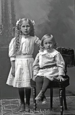 Hilda Brogren Långebro Horn
godj
Hilda Brogren Långebro Horn
Porträtt två barn

raja
Aina Brogren gifte sig på sin 60-årsdag med Albin Gustafsson född 1899 i Bankekind.
Henrik Brogren gift med Sigrid född 1908 i Horn. 
Källa: Gerd Pettersson


Nyckelord: Brogren Långebro Horn