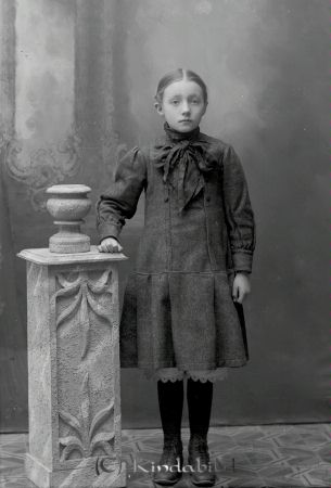 C O Karlsson Efsinge Rimforsa
godj
C O Karlsson Efsinge Rimforsa

raja
Alva Carlsson, dotter till Carl Oskar Carlsson och Hilda Lovisa Göransdotter, från Efsinge Lillgård.
Källa; Sv Gods och Gårdar 
Källa: Gerd Pettersson 

Nyckelord: Karlsson Efsinge
