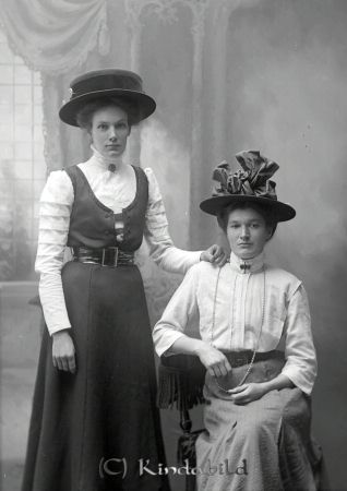 Elsa Johansson Föllingsö
godj
Elsa Johansson Föllingsö
Porträtt två kvinnor
Nyckelord: Johansson Föllingsö