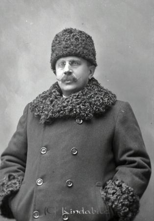 Doktor Lewenhagen Kisa
godj
Doktor Lewenhagen Kisa 

raja
Julius Wilhelm Lewenhagen född 1856 i Karlstad.
Han var lasarettsläkare i Umeå innan han kom till Kisa i början av 1900-talet.
�?nkoman i slutet av 1890-talet. Två döttrar Elsa Maria Sofia 1895 i Umeå och Sigrid Maria Vilhemina född 1896 i Umeå.
Familjen bodde i Helltorp när de bodde i Kisa.
Källa: SVAR Folkräkning. 
Källa: Gerd Pettersson 

Nyckelord: Doktor Lewenhagen