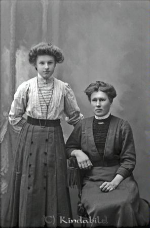 Edith Karlsson Årteryd Hägerstad
godj
Edith Karlsson Årteryd Hägerstad
Grupporträtt med tvä kvinnor
Nyckelord: Karlsson Årteryd