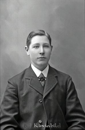 Pontus Gustafsson Appeldalen
godj
Pontus Gustafsson Appeldalen

raja
Pontus emigrerade till USA omkring år1923. Det dröjde ända till 1958 förrän han besökte Sverige igen. Han hälsade då på sin syster Hilda i Hökhult. 
Källa: Ann-Sofie Olovsson
Nyckelord: Gustafsson Appeldalen