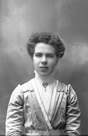 Signe Åstrand Örnsvik Tidersrum
godj
Signe Åstrand Örnsvik Tidersrum

raja
Karl Valter Jonsson född 1900 och Alice Hillevi Viktoria född 1911 i Kisa. De gifte sig 1934 enl vigselboken.
De fick en dotter 1938 Solveig Viktoria.
Källa: Kyrkoarkiv Oppeby 
Källa: Gerd Pettersson

Nyckelord: Åstrand Örnsvik