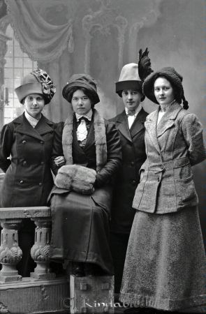 Sigrid Wallman Rimforsa Lanthushållsskola
godj
Sigrid Wallman Rimforsa Lanthushållsskola
Grupporträtt med fyra kvinnor
Nyckelord: Wallman Lanthushållsskola
