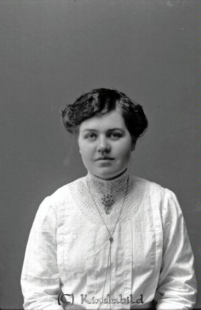 Maria Pettersson Hotellet
godj
Maria Pettersson Hotellet

raja
Maria Pettersson från Hökhult, Horn. Född 19/6 1893. Gift med Albin Nilsson och var min morfars syster. 
Källa: Tommy Karlsson
Nyckelord: Pettersson Hotellet