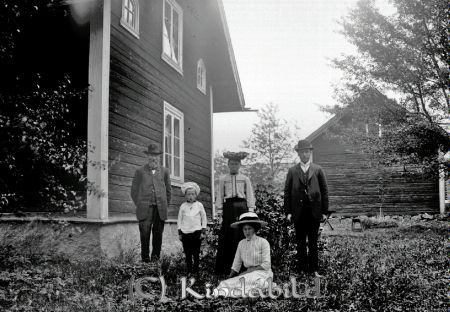 Bebyggelse Gammal gård Grupporträtt
godj
Bebyggelse Gammal gård Grupporträtt
Nyckelord: Bebyggelse Gammal gård Grupporträtt