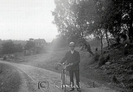 K G Karlsson Grönede
godj
K G Karlsson Grönede med cykel
Nyckelord: Karlsson Grönede