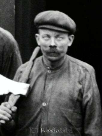 Smed vid smedjan i Kölefors
 godj
Smed vid smedjan i Kölefors
Nyckelord: Smed