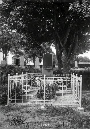 Landskap Kyrkogård Gravmonument
godj
Landskap Kyrkogård Gravmonument
frida levander - born - zetterstrand - 1861- 01-14 -died- 1913.
Nyckelord: Landskap Gravmonument
