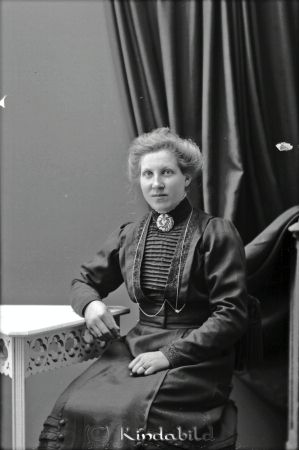 Emma Pettersson Väsby Oppeby
godj
Emma Pettersson Väsby Oppeby

raja
Emma Amalia Pettersson född 1892 i Oppeby, piga i Väsby
Källa: Svar Folkräkning 1910 
Källa: Gerd Pettersson 

Nyckelord: Pettersson Väsby