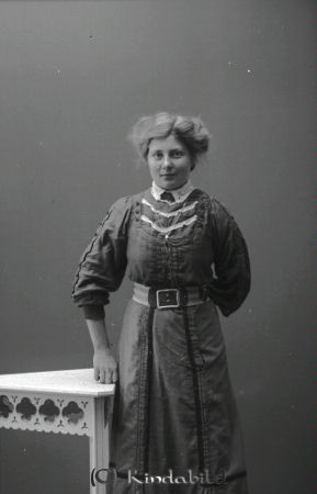 Hilma Lans Skogalund Tjusebo Kisa
godj
Hilma Lans Skogalund Tjusebo Kisa
Kjusebo

raja
Hilma Lantz var född 1895 i Malexander, dotter till torparen Franz Oskar Lantz och Hulda Josefina Johansson.
Hon gifte sig 1914 med Karlsson och dog i Skarfall Ulrika 1936.
Källa: Kisa Kyrkoarkiv och Sv dödbok 
Källa: Gerd Pettersson


Nyckelord: Lans Skogalund