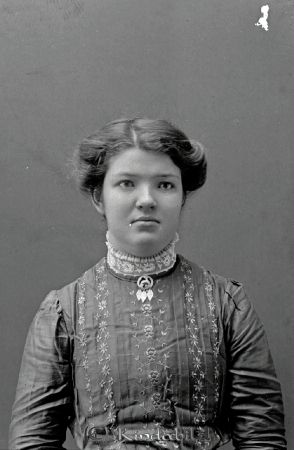 Nanny Karlsson Myran Söderö Hägerstad
godj
Nanny Karlsson Myran Söderö Hägerstad

raja
Gift 1916 med Carl Assar Carlsson Årteryd
Källa: Sv Gods och Gårdar 
Källa: Gerd Pettersson

Nyckelord: Karlsson Myran