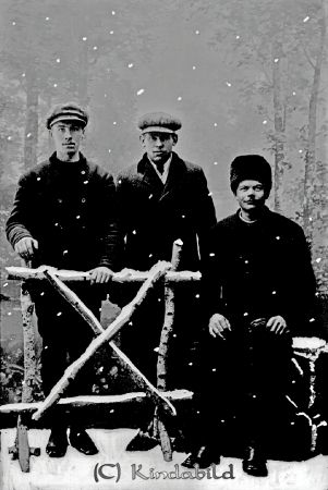 Ad.  Svensson Örneström
godj
Ad.  Svensson Örneström
Grupporträtt med tre män
Nyckelord: Svensson Örneström