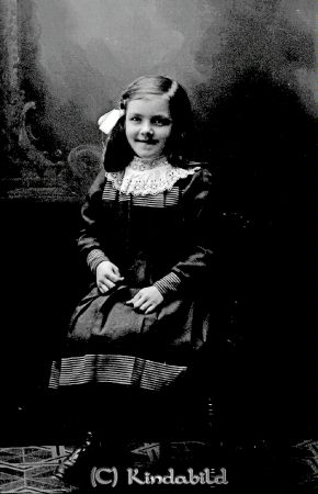 Maria Gustafsson Bjuggö Oppeby
godj
Maria Gustafsson Bjuggö Oppeby

raja
Rut Gustavsson född 1905. 
Källa: Gerd Pettersson

Nyckelord: Gustafsson Bjuggö