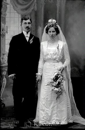 Karl Andersson Rangkulla
godj
Karl Andersson Rangkulla
Brudpar

raja
Karl Albin Andersson född 1887 i Västra Eneby, son till Karl Johan Andersson och Anna Sofia Josefina Landberg. Gift med Elin Augusta Eriksson född 1888 i Linköping. De var bosatta i Linköping och dog där.
Källa: Sv Dödbok 
Källa: Gerd Pettersson

Nyckelord: Andersson Rangkulla