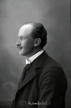 Josef Nilsson Idhult Björkfors
godj
Josef Nilsson Idhult Björkfors

raja
Josef Nilsson född 1888 i Oppeby, gift 1925 med Greta Sofa född Wallin 1893 i Oppeby.
Källa: Folkräkning 1860-1947 
Källa: Gerd Pettersson

Nyckelord: Nilsson Idhult