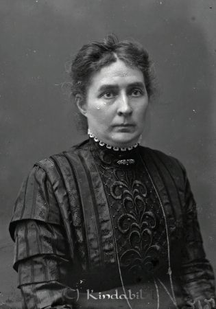 Anna Andersson Gästgifvaregården
godj
Anna Andersson Gästgifvaregården
Jfr  bild nr 5612
Nyckelord: Andersson Gästgifvaregården