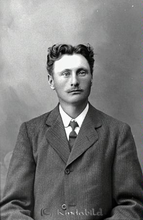 Antonius Kindvall Södra Rothult
godj
Antonius Kindvall Södra Rothult

raja
Född 1888, son till Sven Augist Kindvall och Sofia Karolina Jonsdotter. Död 1962 i Norrberga, Vist förs.
Källa: Sv gods och gårdar. 
Källa: Gerd Pettersson

Nyckelord: Antonius Kindvall
