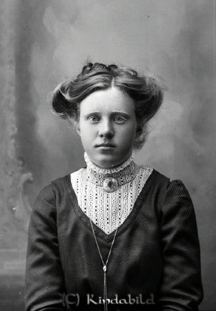 Anna Engdahl Månhult Malexander
godj
Anna Engdahl Månhult Malexander

raja
Anna Olivia Engdahl född 1892, dotter till Gustaf Edvin Engdahl och Hilma Lovisa Andersdotter. 
Anna gifte sig Bergqvist och dog 1985 i Linköping 
Källa : svensk dödbok
Källa: Gerd Pettersson

Nyckelord: Engdahl Månhult