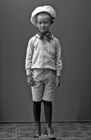 Kurt Bille Tomestorp
godj
Kurt Bille Tomestorp

raja
Kurt Bille 1906-1984 son till löjtnant Erik Bille Tomestorp.
Källa: Gerd Pettersson 

Nyckelord: Bille Tomestorp