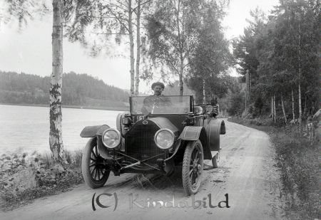 Bil  Landskap
godj
Bil Landskap På landsvägen troligen  vid Rösö bro
Nyckelord: Bil Landskap