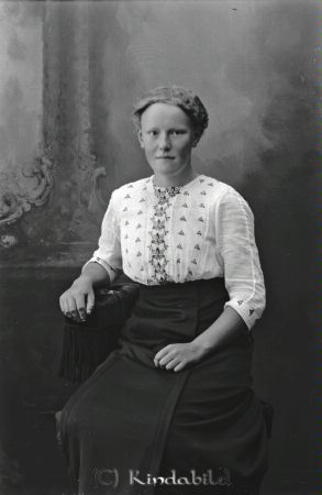 Elsa Eriksson Knoppetorp
godj
Elsa Eriksson Knoppetorp

raja
Elsa Maria Eriksson född 1897 i Västra Eneby. död 1967 i Knoppetorp. 
Källa: Gerd Pettersson

Nyckelord: Eriksson Knoppetorp