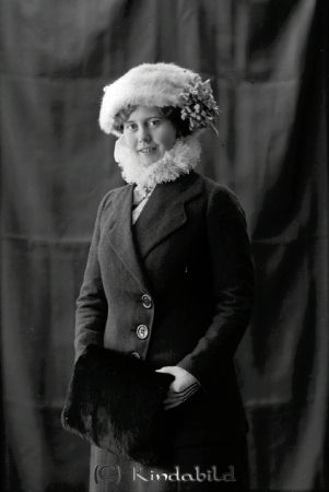 Astrid Dahlqvist  Föllingsö
godj
Astrid Dahlqvist  Föllingsö 

raja
Astrid Charlotta Emerentia Dahlkvist född 1895 i Kristberg.
Hon var gift Ekman, skild 1939 Dog 1976 i Piteå.
Källa: Sv dödbok 
Källa: Gerd Pettersson

Nyckelord: Dahlqvist Föllingsö