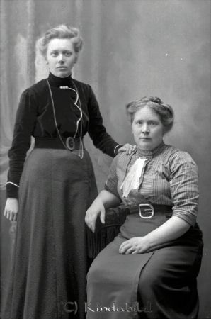 Ebba Lindqvist  Kölefors
godj
Ebba Lindqvist  Kölefors
Grupporträtt med två kvinnor
Nyckelord: Lindqvist Kölefors