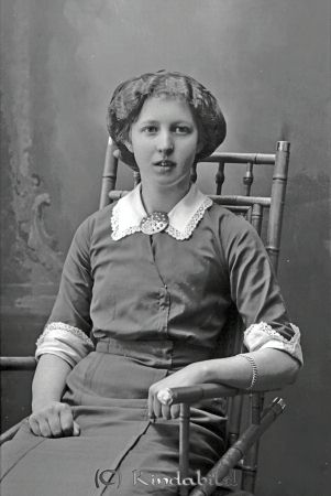 Hilda Granath Kisa
godj
Hilda Granath Kisa

raja
Hilda Granath född 1895 i Kisa dotter till Per Gustaf Granath.
Källa: SVAR Folkräkning 1910 
Källa: Gerd Pettersson 

raja
Hilda dotter till muraren Sven August Kinman och Ida Sofia Åberg. Ida Sofia gifter om sig 1906 med PG Granat. Sven August Kinman avlidit 1895 
Källa: MatsL


Nyckelord: Hilda Granath