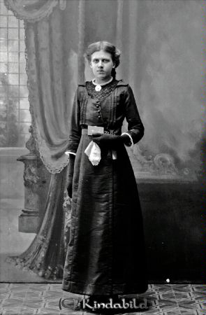Göta Andersson Fagerhult
godj
Göta Andersson Fagerhult

raja
Göta Andersson, äldsta barnet till Isak Andersson , född 1870 och h h Gerda född 1878 Westerberg. Det var 12 barn i familjen. Göta Teresia Linnea var född 1900-06-27 i Fagerhult, Kisa. Göta var gift 1928 med Axel Hugo Eklöf och bodde i Törnevik. Dotter Inez. 
Källa: Gerd Pettersson

Nyckelord: Andersson Fagerhult