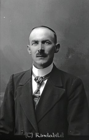 S G Nysten Farsbo
godj
S G Nysten Farsbo

raja
Samuel Gustaf Nysten född 1896 i Hallsta Tjärstad. Ogift. Död i Kvarnstugan Föllingsö 1966.
Källa: Sv dödbok. 
Källa: Gerd Pettersson

Nyckelord: Nysten Farsbo
