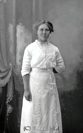 Ellen Pettersson Grönede
godj
Ellen Pettersson Grönede

raja
Ellen Pettersson född 1894 dotter till Johan Pettersson och Inga Matilda Sunesson.
Källa: Sv Gods och gårdar 
Källa: Gerd Pettersson

Nyckelord: Pettersson Grönede